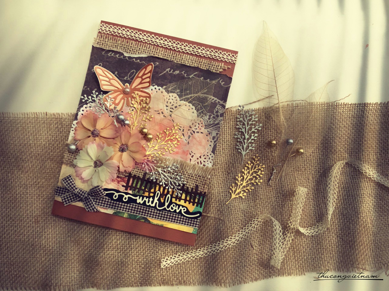 Thiệp With Love hoa và bướm
